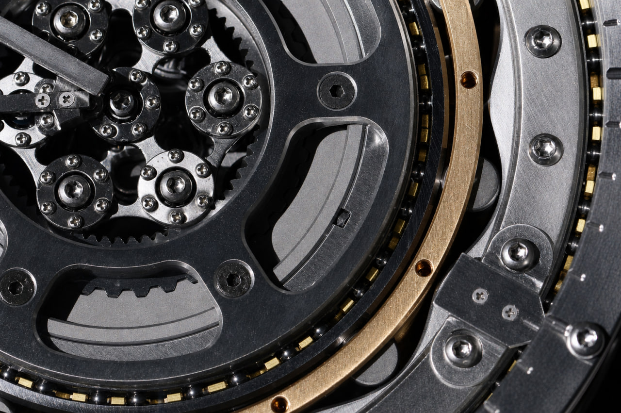 The movement, up close, component photograph
